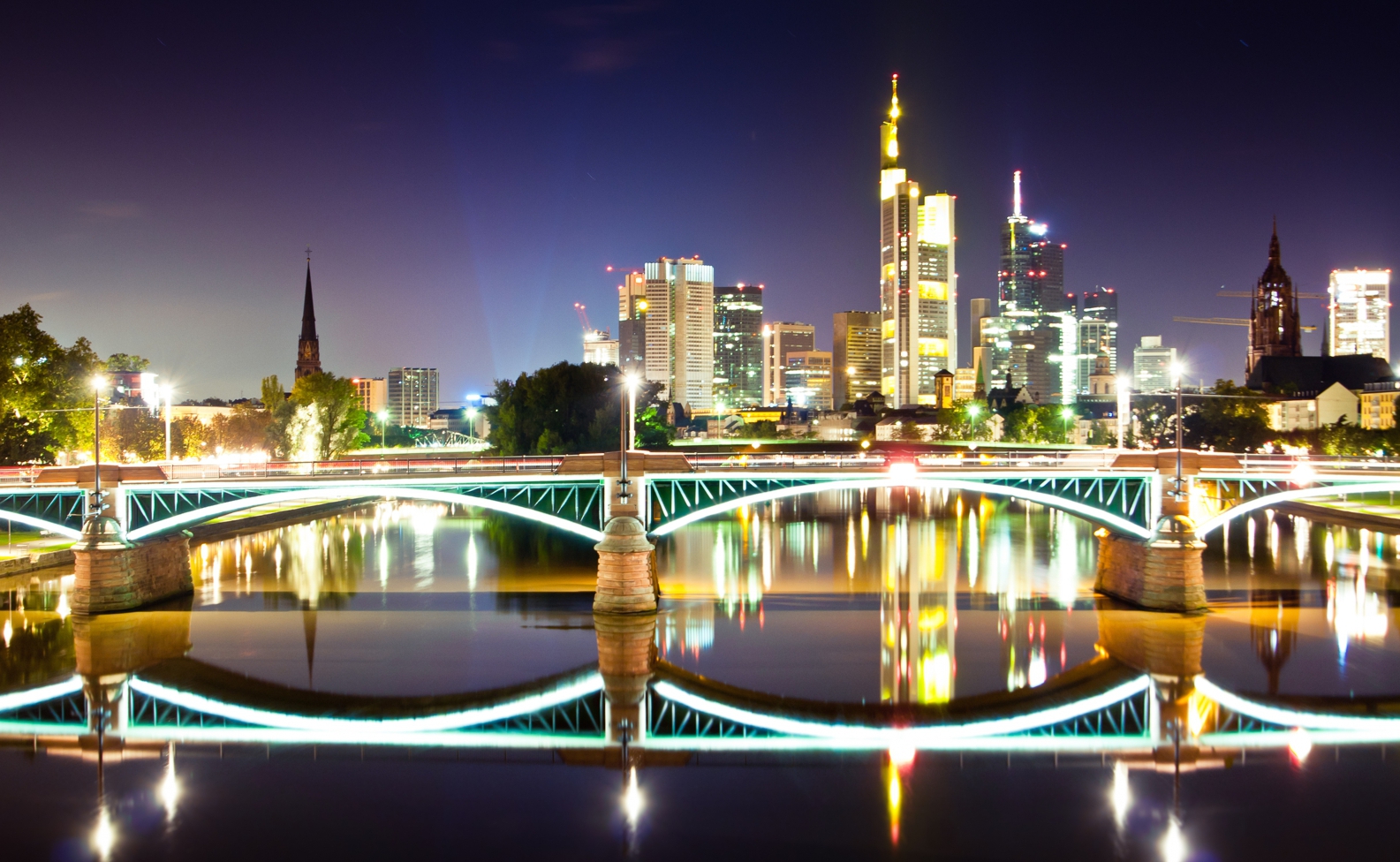 Couchtisch mit Motiv Städte Frankfurt Skyline